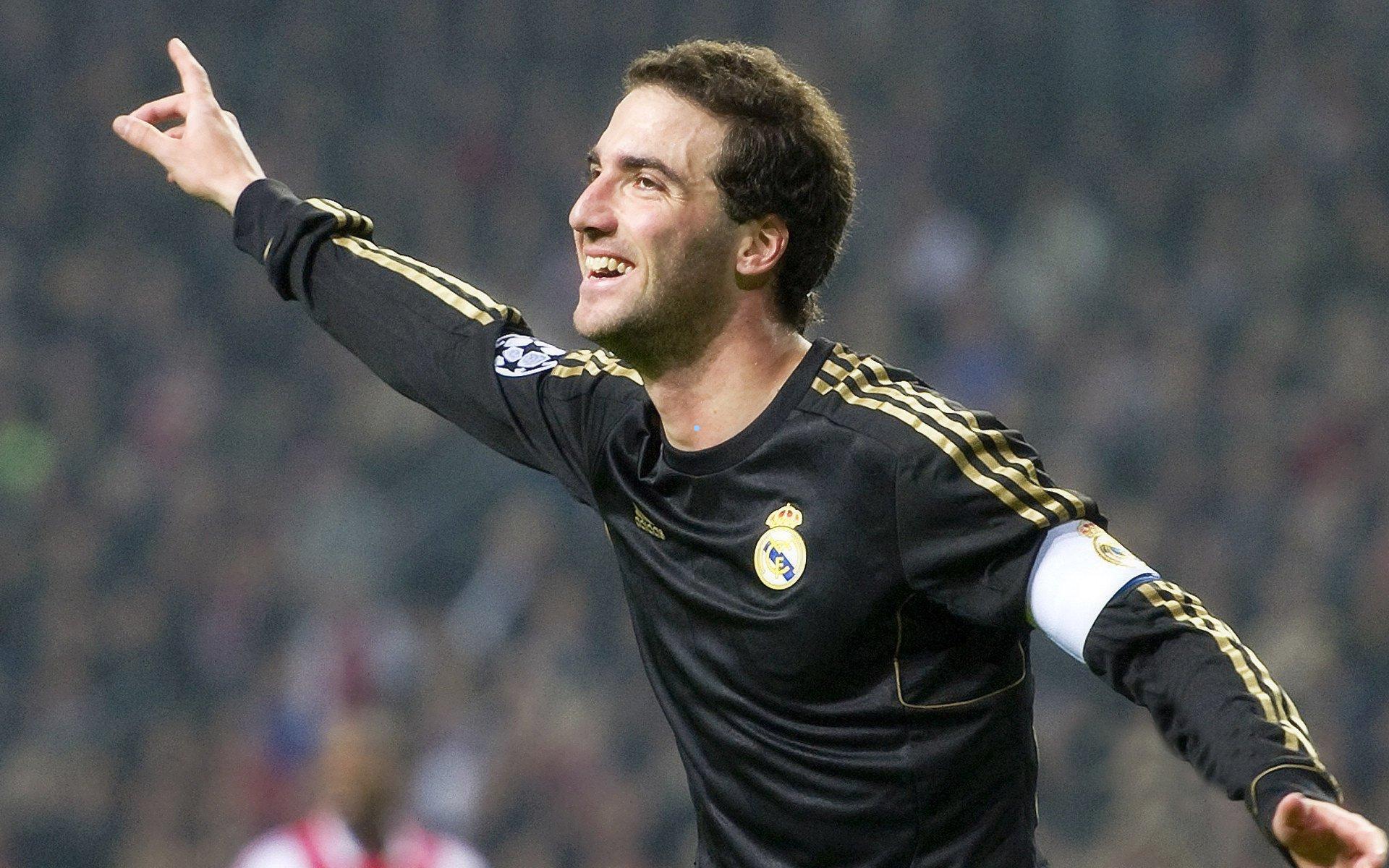 科尔盛赞追梦格林能量回归，过往风波渐散，近期活力成勇士崛起引擎